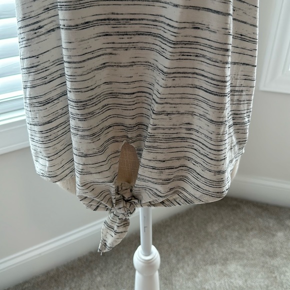 Cute ruffled sleeve top - Picture 4 of 7